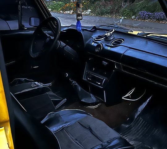 Жовтий ВАЗ 2106, об'ємом двигуна 1.6 л та пробігом 0 тис. км за 840 $, фото 3 на Automoto.ua