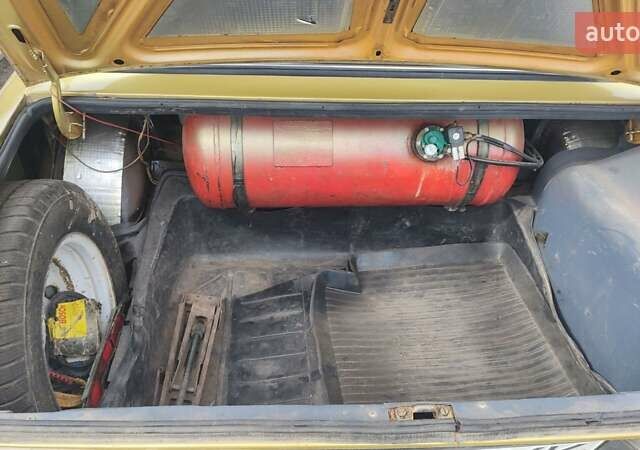 Желтый ВАЗ 2106, объемом двигателя 0 л и пробегом 293 тыс. км за 1200 $, фото 5 на Automoto.ua