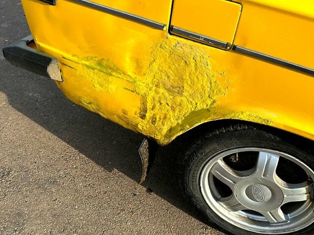 Желтый ВАЗ 2106, объемом двигателя 1.3 л и пробегом 0 тыс. км за 650 $, фото 3 на Automoto.ua
