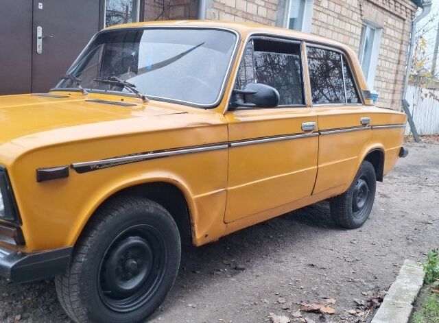 Желтый ВАЗ 2106, объемом двигателя 1.3 л и пробегом 100 тыс. км за 572 $, фото 1 на Automoto.ua