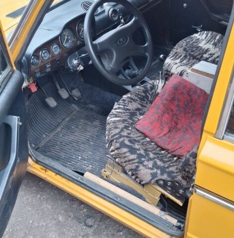 Желтый ВАЗ 2106, объемом двигателя 1.3 л и пробегом 100 тыс. км за 572 $, фото 6 на Automoto.ua