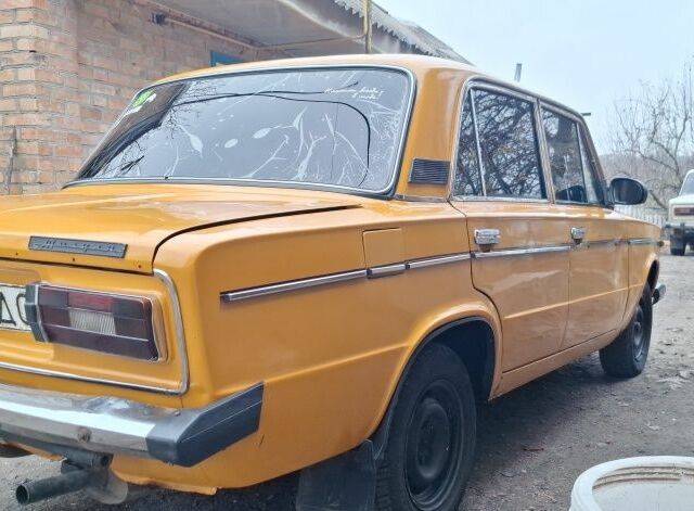 Желтый ВАЗ 2106, объемом двигателя 1.3 л и пробегом 100 тыс. км за 572 $, фото 4 на Automoto.ua