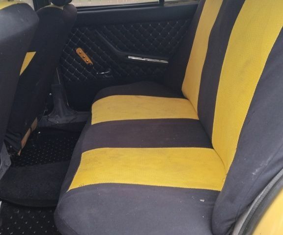 Желтый ВАЗ 2106, объемом двигателя 1.3 л и пробегом 50 тыс. км за 832 $, фото 3 на Automoto.ua