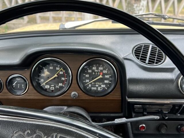 Желтый ВАЗ 2106, объемом двигателя 1.3 л и пробегом 81 тыс. км за 1900 $, фото 4 на Automoto.ua