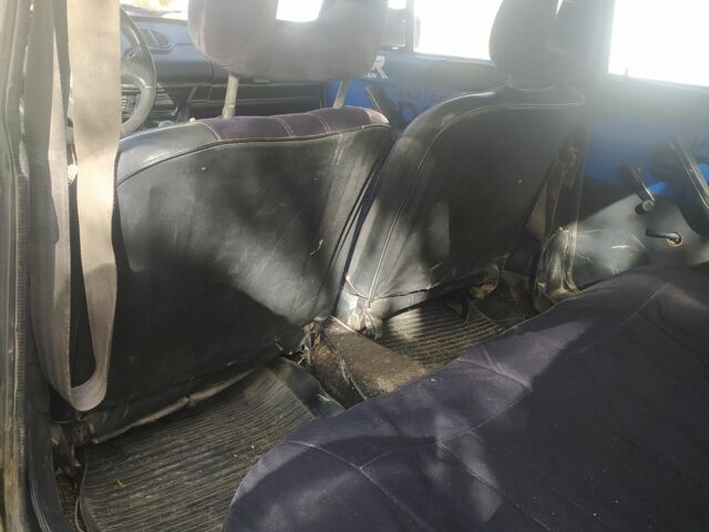 Желтый ВАЗ 2106, объемом двигателя 1.1 л и пробегом 567 тыс. км за 241 $, фото 5 на Automoto.ua