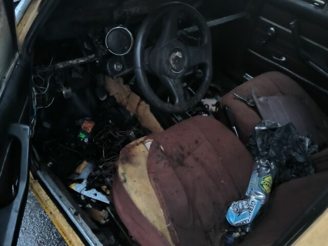 Желтый ВАЗ 2106, объемом двигателя 1.5 л и пробегом 1 тыс. км за 178 $, фото 5 на Automoto.ua