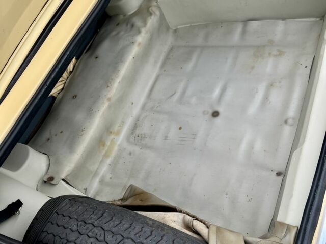 Желтый ВАЗ 2106, объемом двигателя 1.3 л и пробегом 81 тыс. км за 1900 $, фото 3 на Automoto.ua