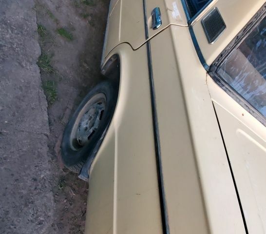 Желтый ВАЗ 2106, объемом двигателя 3 л и пробегом 1 тыс. км за 700 $, фото 3 на Automoto.ua