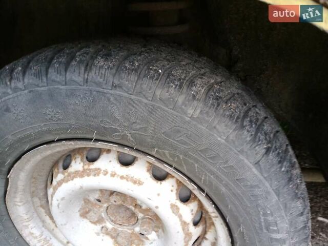 Желтый ВАЗ 2106, объемом двигателя 1.5 л и пробегом 230 тыс. км за 300 $, фото 5 на Automoto.ua