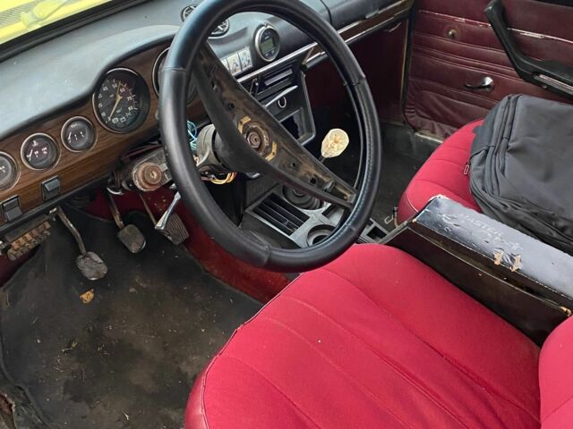 Желтый ВАЗ 2106, объемом двигателя 0 л и пробегом 3 тыс. км за 381 $, фото 5 на Automoto.ua