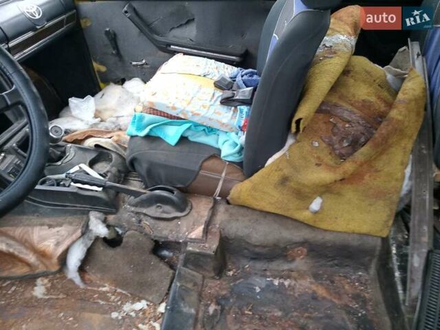 Желтый ВАЗ 2106, объемом двигателя 1.5 л и пробегом 230 тыс. км за 300 $, фото 11 на Automoto.ua