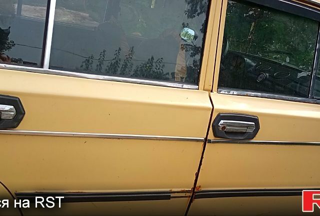 Желтый ВАЗ 2106, объемом двигателя 1.3 л и пробегом 0 тыс. км за 500 $, фото 2 на Automoto.ua