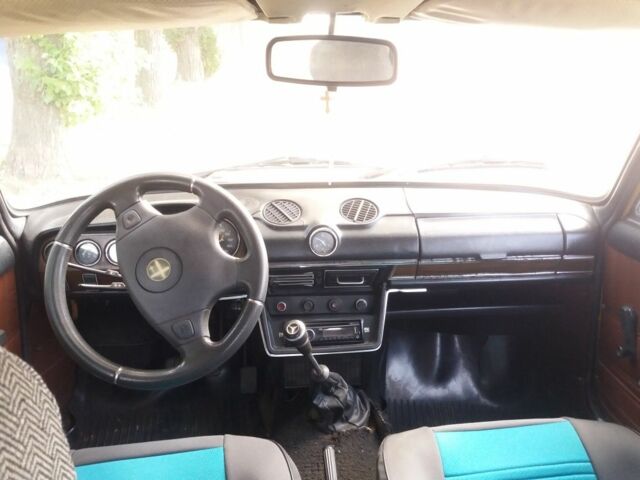 Желтый ВАЗ 2106, объемом двигателя 1.3 л и пробегом 35 тыс. км за 406 $, фото 4 на Automoto.ua