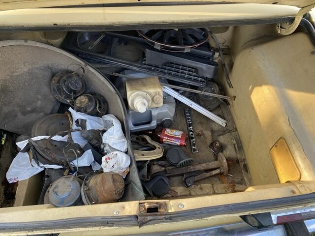 Желтый ВАЗ 2106, объемом двигателя 1.5 л и пробегом 3 тыс. км за 357 $, фото 19 на Automoto.ua