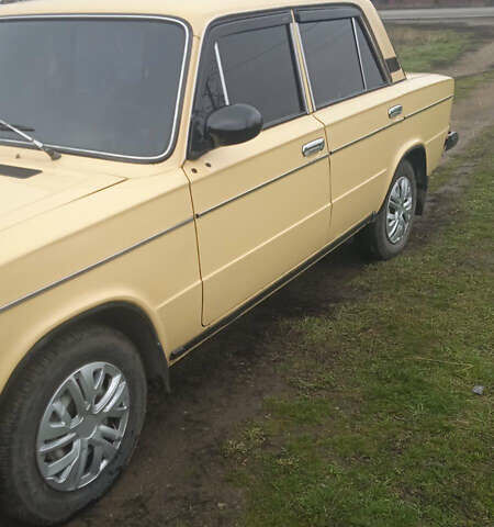 Жовтий ВАЗ 2106, об'ємом двигуна 1.29 л та пробігом 300 тис. км за 1000 $, фото 1 на Automoto.ua