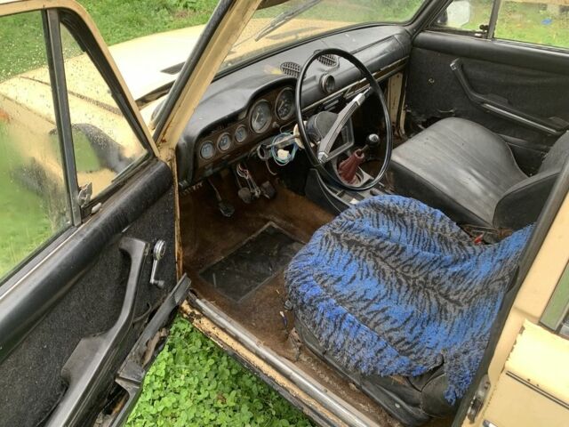 Желтый ВАЗ 2106, объемом двигателя 1.2 л и пробегом 200 тыс. км за 191 $, фото 3 на Automoto.ua