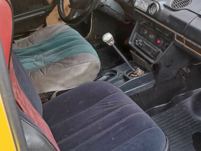 Желтый ВАЗ 2106, объемом двигателя 0 л и пробегом 1 тыс. км за 308 $, фото 5 на Automoto.ua