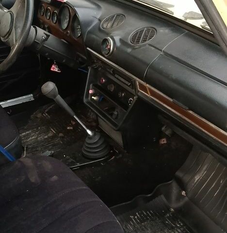 Желтый ВАЗ 2106, объемом двигателя 1.6 л и пробегом 3 тыс. км за 832 $, фото 4 на Automoto.ua