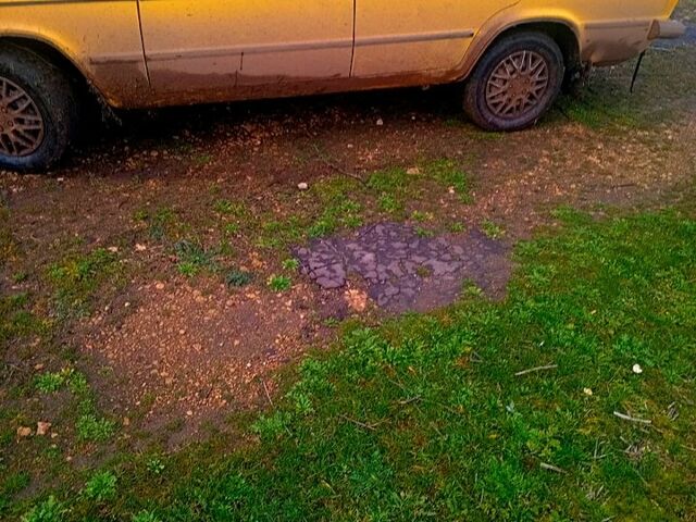 Желтый ВАЗ 2106, объемом двигателя 1.5 л и пробегом 300 тыс. км за 1100 $, фото 6 на Automoto.ua