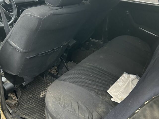 Желтый ВАЗ 2106, объемом двигателя 1.6 л и пробегом 50 тыс. км за 475 $, фото 4 на Automoto.ua