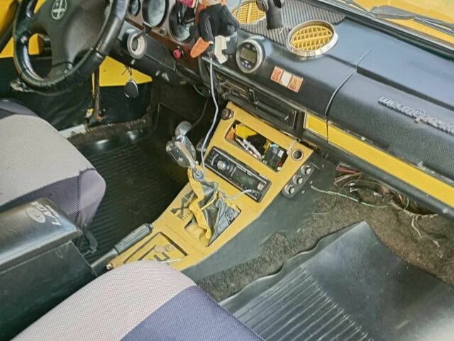Жовтий ВАЗ 2106, об'ємом двигуна 0 л та пробігом 110 тис. км за 710 $, фото 7 на Automoto.ua