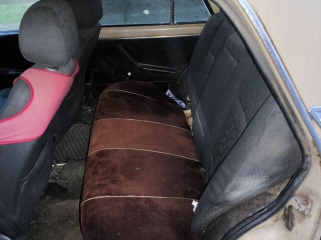 Жовтий ВАЗ 2106, об'ємом двигуна 1.5 л та пробігом 300 тис. км за 600 $, фото 2 на Automoto.ua