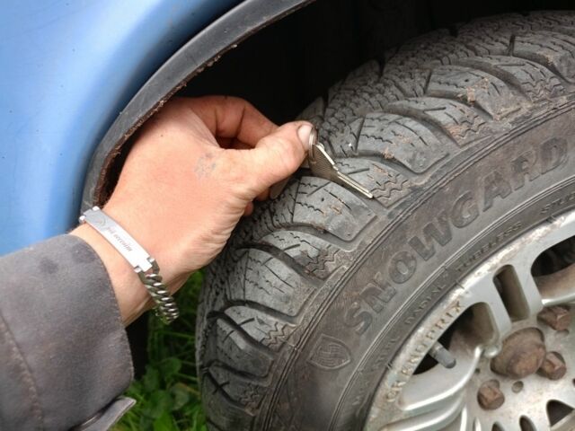 Синий ВАЗ 2106, объемом двигателя 1.6 л и пробегом 195 тыс. км за 355 $, фото 5 на Automoto.ua