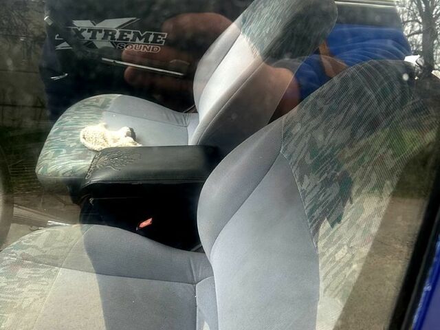 Синий ВАЗ 2106, объемом двигателя 1.6 л и пробегом 100 тыс. км за 500 $, фото 4 на Automoto.ua