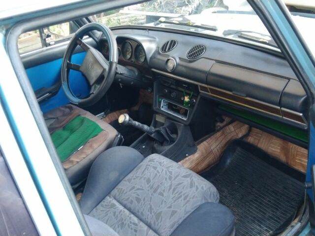 Синий ВАЗ 2106, объемом двигателя 1.3 л и пробегом 999 тыс. км за 355 $, фото 4 на Automoto.ua
