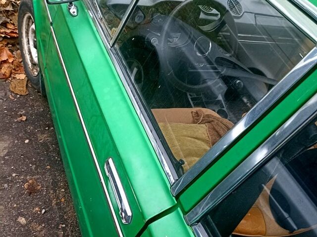 Зеленый ВАЗ 2106, объемом двигателя 1.6 л и пробегом 300 тыс. км за 500 $, фото 5 на Automoto.ua