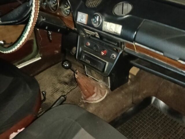 Зеленый ВАЗ 2106, объемом двигателя 1.6 л и пробегом 35 тыс. км за 475 $, фото 4 на Automoto.ua