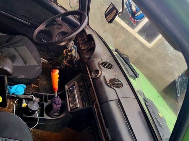 Зеленый ВАЗ 2106, объемом двигателя 1.5 л и пробегом 100 тыс. км за 560 $, фото 2 на Automoto.ua