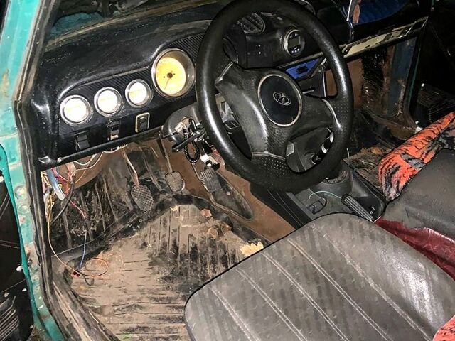 Зеленый ВАЗ 2106, объемом двигателя 1.3 л и пробегом 180 тыс. км за 330 $, фото 3 на Automoto.ua