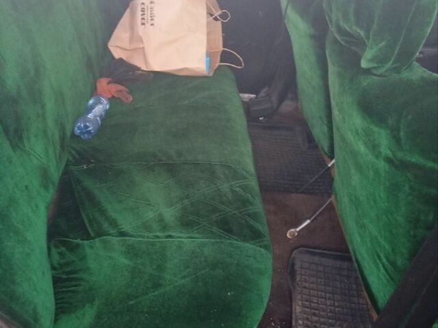 Зеленый ВАЗ 2106, объемом двигателя 1.3 л и пробегом 300 тыс. км за 307 $, фото 3 на Automoto.ua