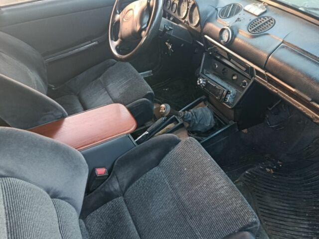 Зеленый ВАЗ 2106, объемом двигателя 1.6 л и пробегом 200 тыс. км за 477 $, фото 7 на Automoto.ua