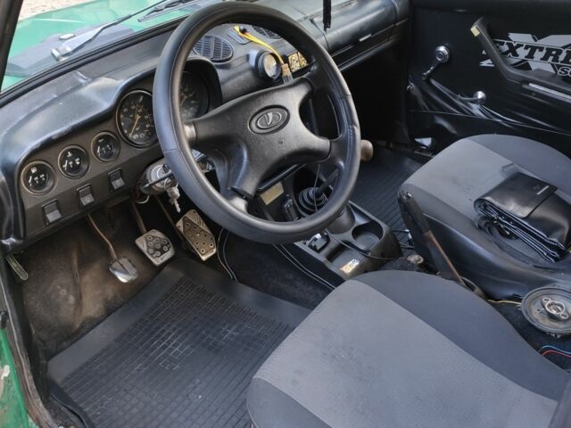 Зеленый ВАЗ 2106, объемом двигателя 0 л и пробегом 300 тыс. км за 411 $, фото 4 на Automoto.ua