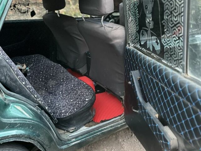 Зеленый ВАЗ 2106, объемом двигателя 0 л и пробегом 3 тыс. км за 723 $, фото 2 на Automoto.ua