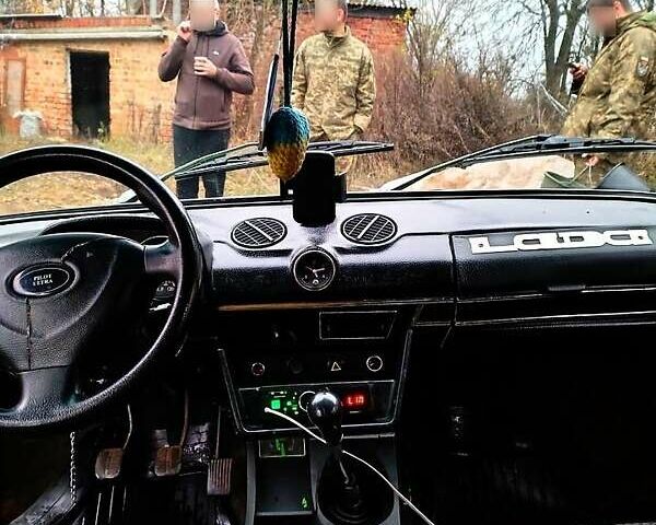 Зеленый ВАЗ 2106, объемом двигателя 1.6 л и пробегом 180 тыс. км за 500 $, фото 2 на Automoto.ua