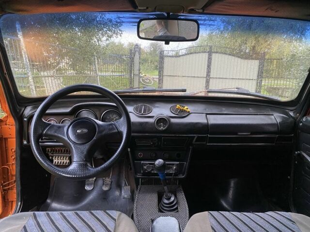 Оранжевый ВАЗ 2106, объемом двигателя 1.6 л и пробегом 200 тыс. км за 649 $, фото 7 на Automoto.ua