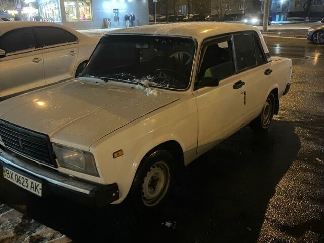Белый ВАЗ 2107, объемом двигателя 1.5 л и пробегом 777 тыс. км за 900 $, фото 2 на Automoto.ua