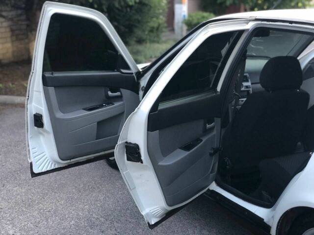 Белый ВАЗ 2107, объемом двигателя 1.6 л и пробегом 16 тыс. км за 4000 $, фото 23 на Automoto.ua