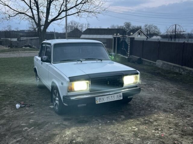 Белый ВАЗ 2107, объемом двигателя 1.5 л и пробегом 1 тыс. км за 1051 $, фото 2 на Automoto.ua