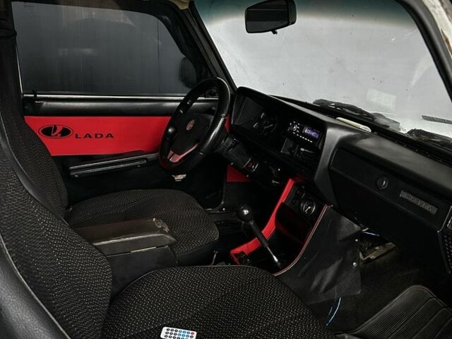 Белый ВАЗ 2107, объемом двигателя 1.5 л и пробегом 1 тыс. км за 1051 $, фото 4 на Automoto.ua