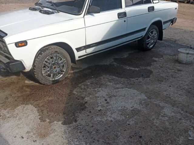 ВАЗ 2107 1978 в Первомайск на Automoto.ua Белый ВАЗ 2107, объемом двигателя 1.5 л и пробегом 3 тыс. км за 1000 $, фото 2 на Automoto.ua