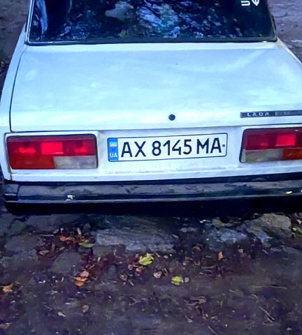 Белый ВАЗ 2107, объемом двигателя 1.5 л и пробегом 180 тыс. км за 1000 $, фото 4 на Automoto.ua