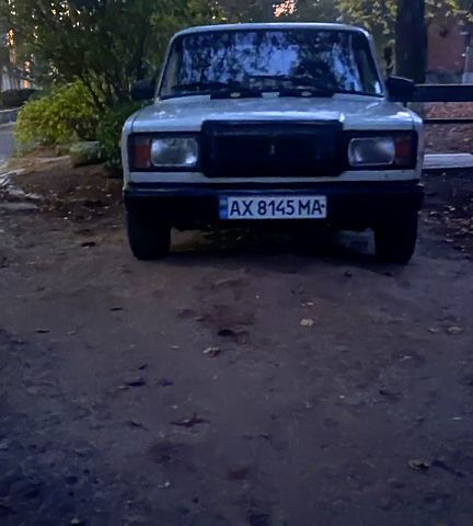 Белый ВАЗ 2107, объемом двигателя 1.5 л и пробегом 180 тыс. км за 1000 $, фото 5 на Automoto.ua