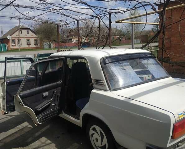 Белый ВАЗ 2107, объемом двигателя 0 л и пробегом 170 тыс. км за 900 $, фото 2 на Automoto.ua