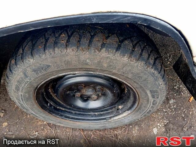 Белый ВАЗ 2107, объемом двигателя 13 л и пробегом 0 тыс. км за 450 $, фото 2 на Automoto.ua