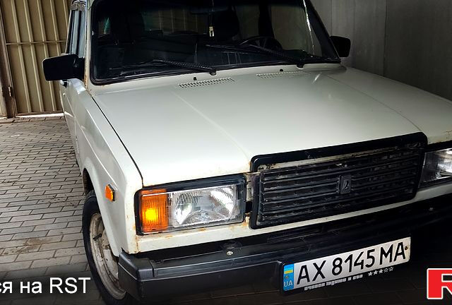 Белый ВАЗ 2107, объемом двигателя 1.5 л и пробегом 180 тыс. км за 1000 $, фото 1 на Automoto.ua