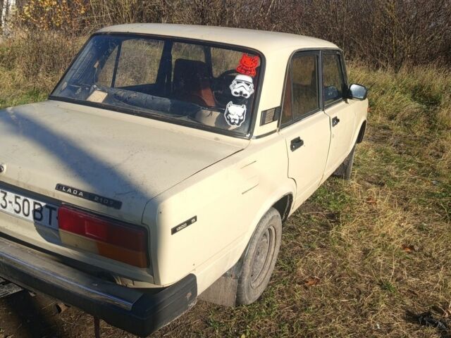 ВАЗ 2107 1982 у Вінниці на Automoto.ua Білий ВАЗ 2107, об'ємом двигуна 1.3 л та пробігом 1 тис. км за 239 $, фото 2 на Automoto.ua